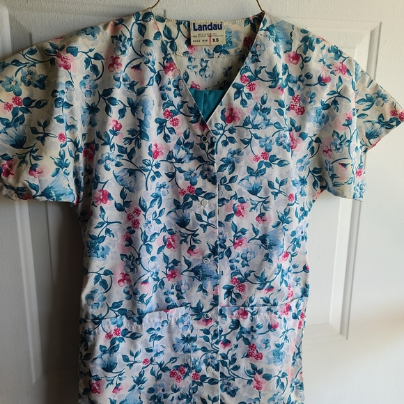 Scrub sets bundle 4 sets plus top & labcoat - Picture 3 of 8